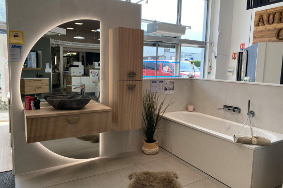 Meuble suspendu avec miroir et colonne de rangement 