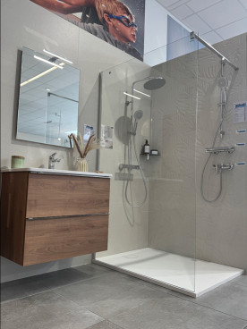 Salle de bain avec douche et meuble 2 tiroirs