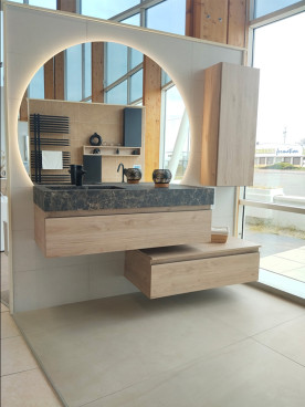 Meuble de salle de bain asymétrique avec miroir LED