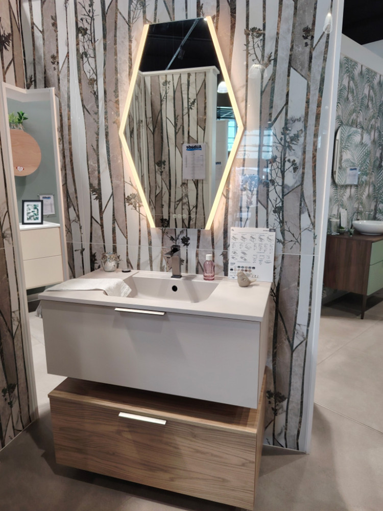 meuble salle de bains avec miroir asymétrique 