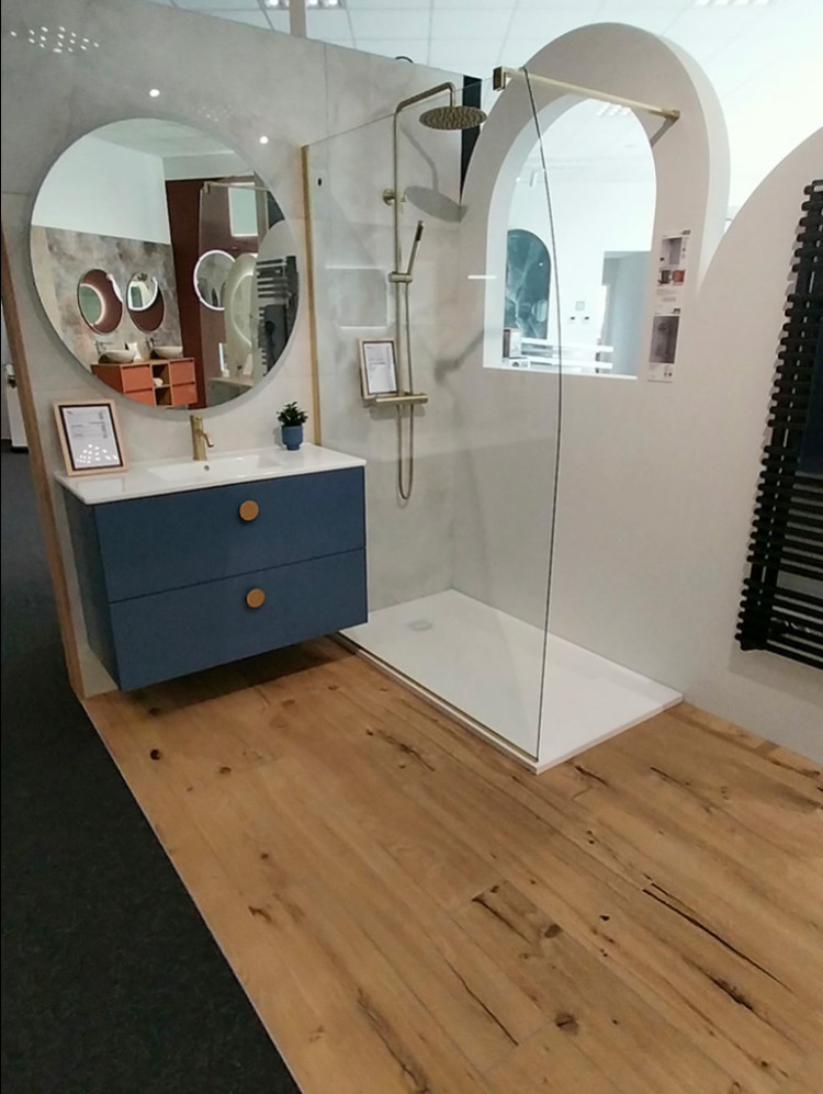 Meuble de salle de bain avec douche