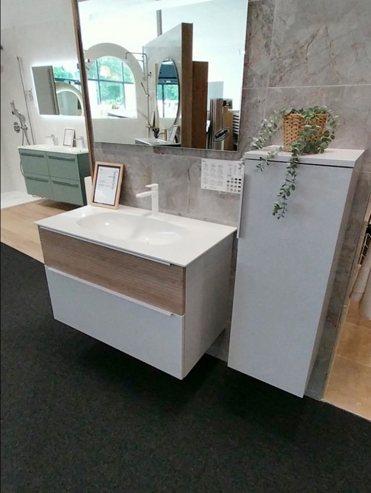 Meuble de salle de bain avec colonne de rangement