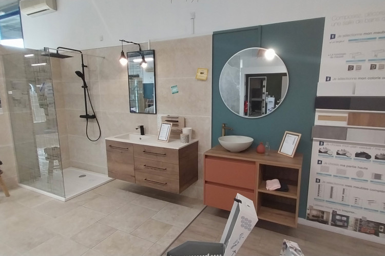 Meuble de salle de bain suspendu et douche