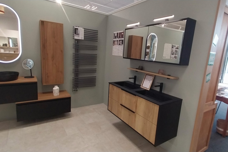 Meuble de salle de bain avec armoire de toilette