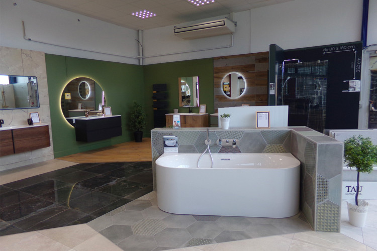 Baignoire et meuble de salle de bain