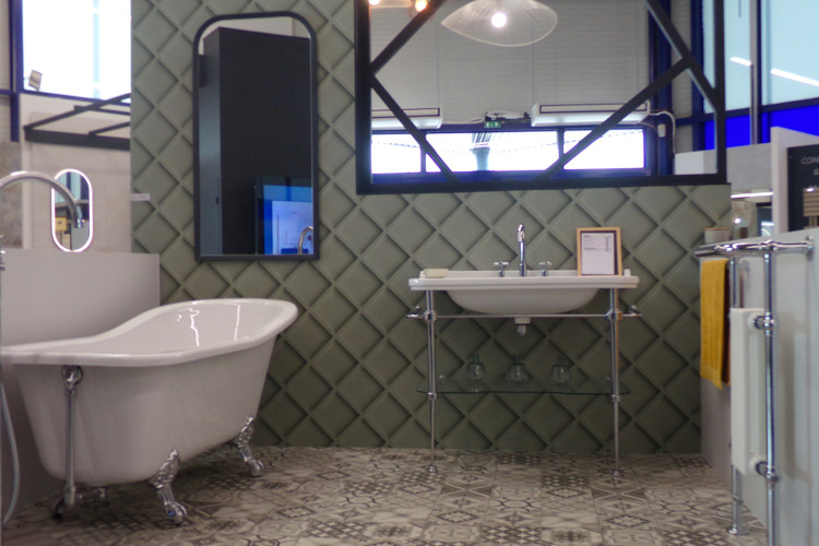 Salle de bain baroque avec baignoire sur pied