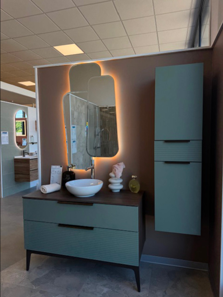 Meuble de salle de bain sur pied avec colonne de rangement