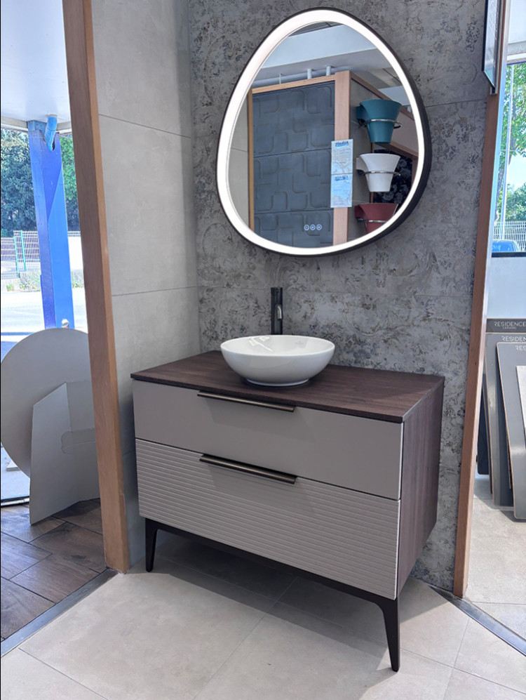 Meuble de salle de bain avec vasque à poser et miroir LED