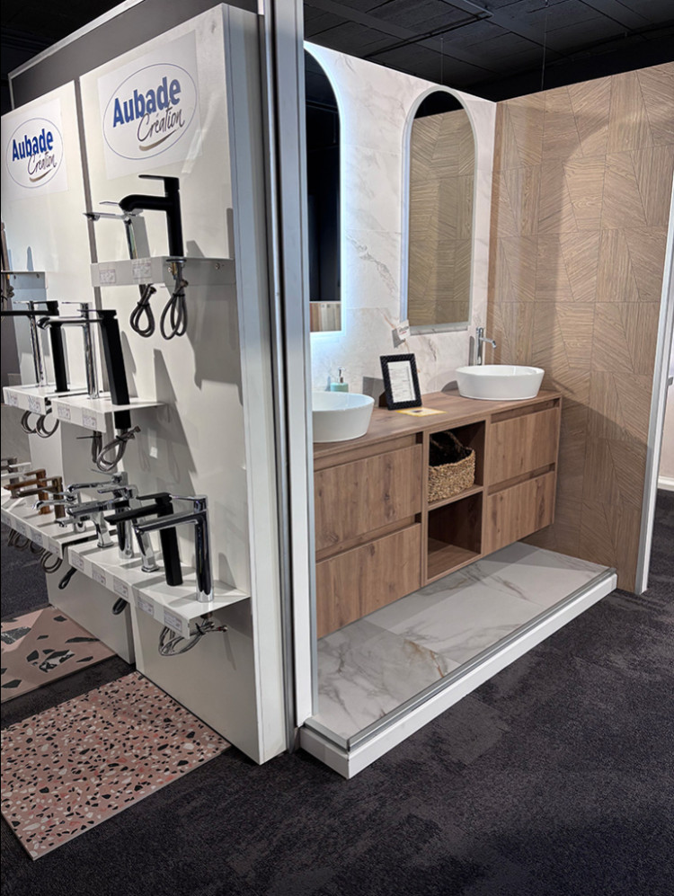 Robinetterie et meuble double vasque