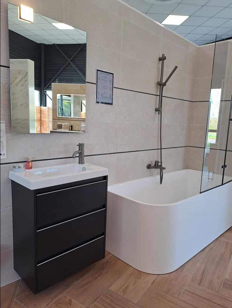 Meuble de salle de bain 3 tiroirs avec baignoire 