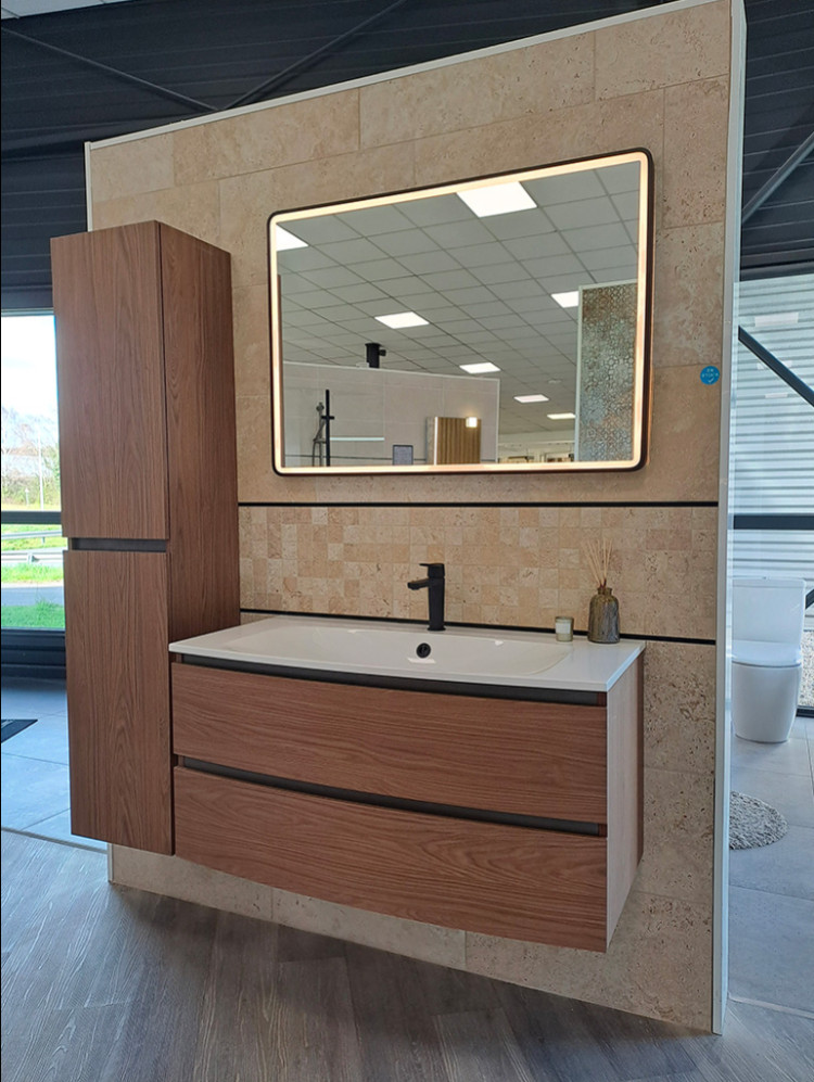 Meuble suspendu avec colonne de rangement
