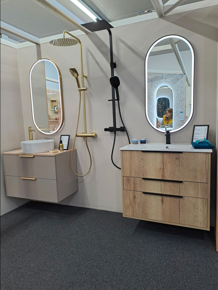 Meubles avec miroir led et colonne de douche