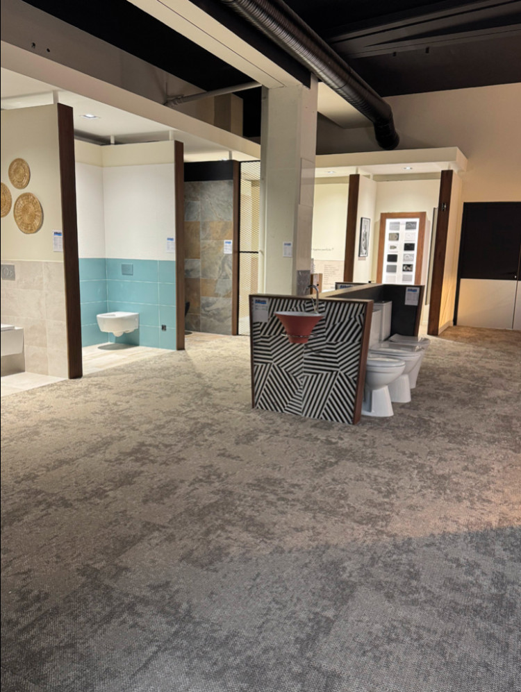 Toilettes et lave mains