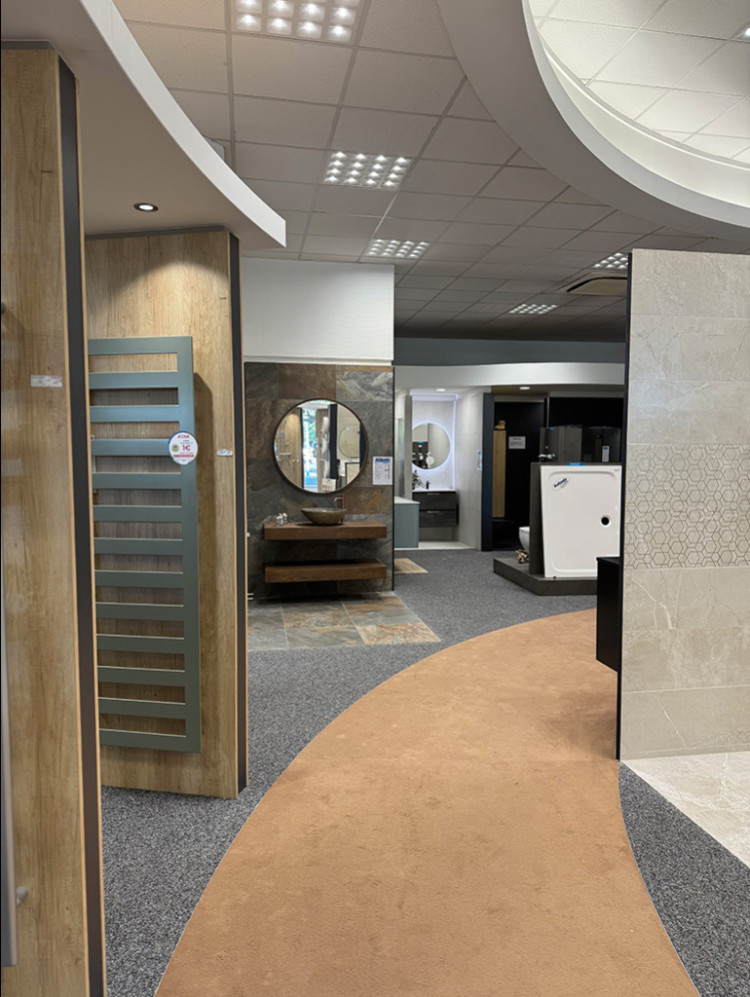 Sèche serviette et meuble de salle de bain