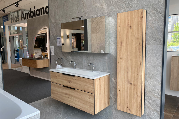 Meuble de salle de bain suspendu avec colonne de rangement