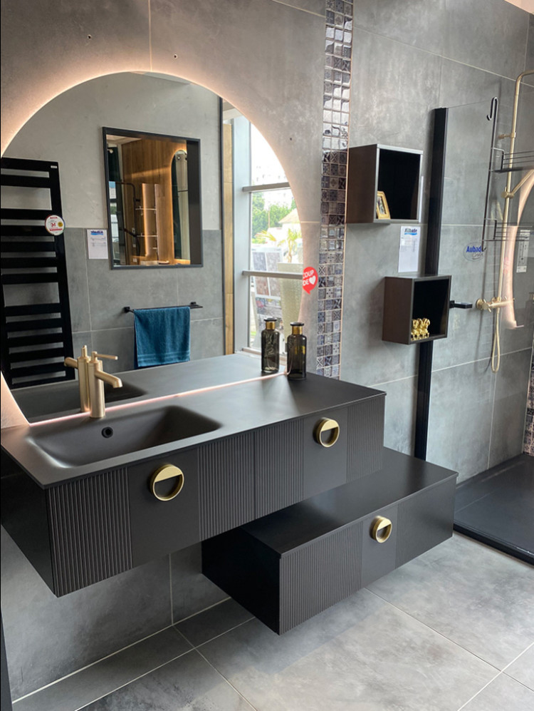 Meuble de salle de bain suspendu avec niche