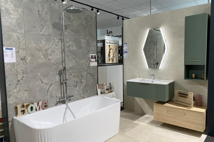 Baignoire avec colonne de douche