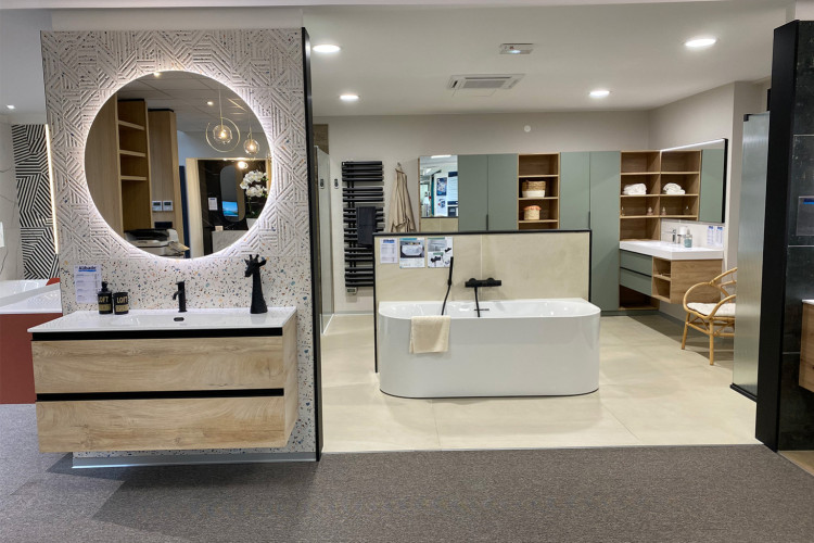 Meuble de salle de bain et baignoire