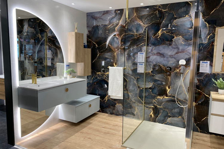 Meuble de salle de bain asymétrique avec douche