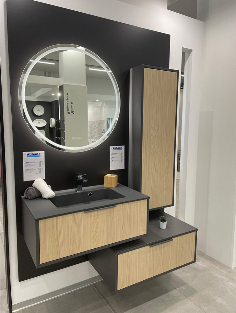 Meuble de salle de bain avec colonne de rangement
