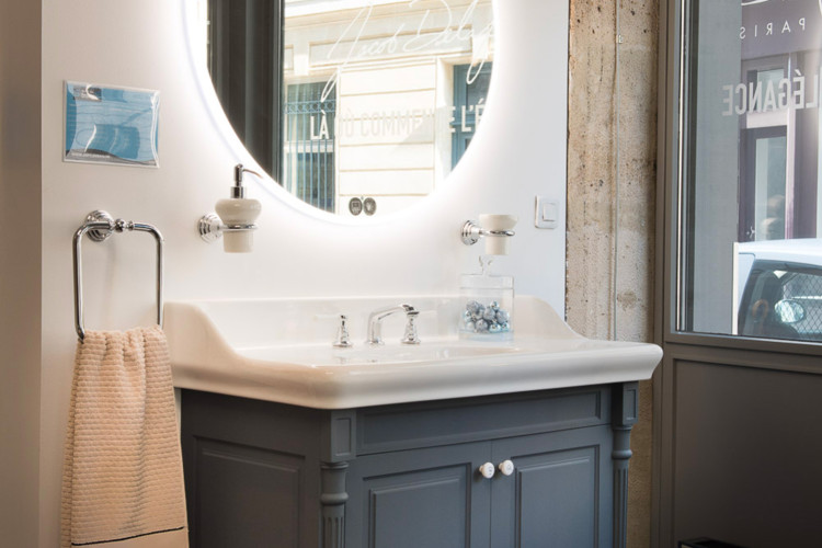 Meuble de salle de bain vintage