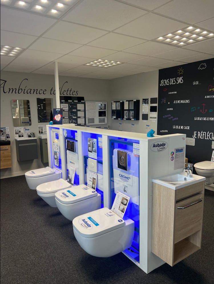 Salle exposition Moy thouars toilettes