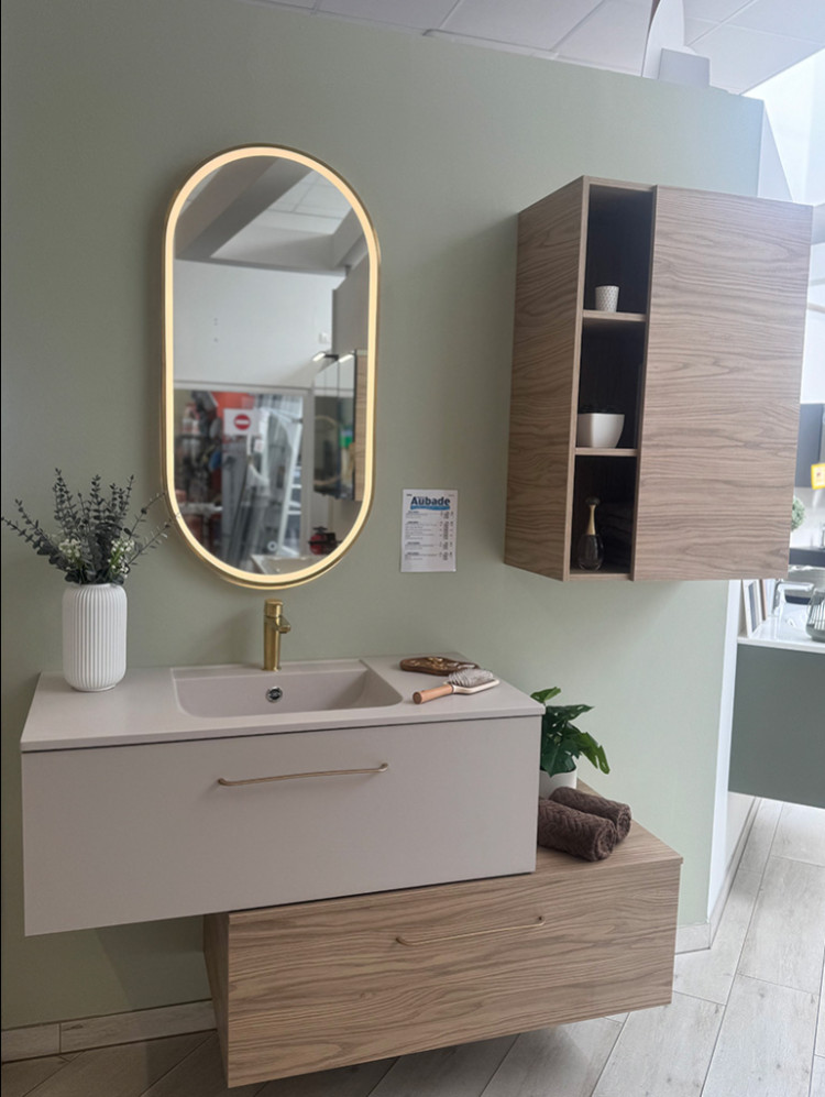 Meuble de salle de bain avec niche et miroir