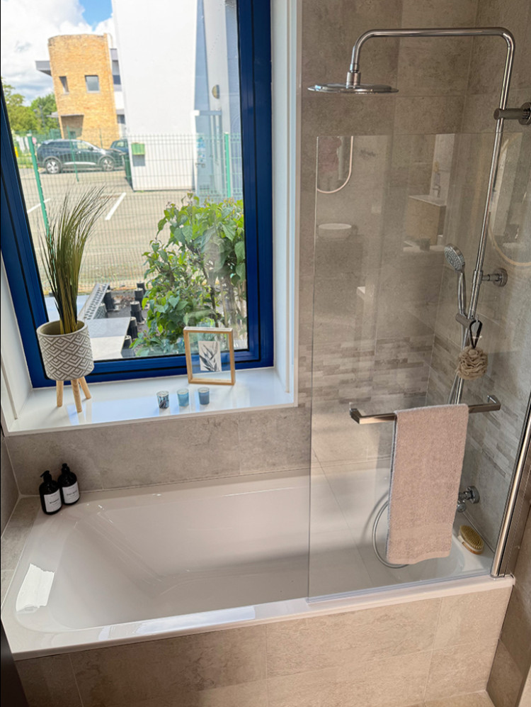 Baignoire avec porte de baignoire