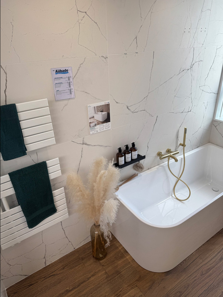 Baignoire avec sèche serviette