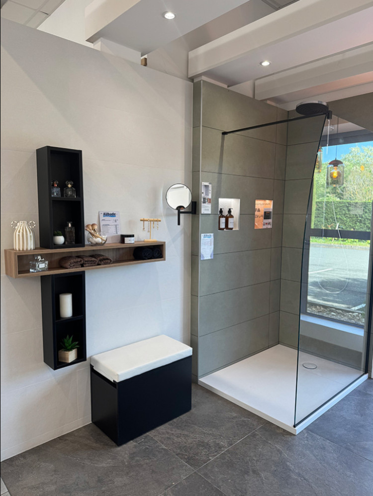 Douche avec porte et receveur plat 