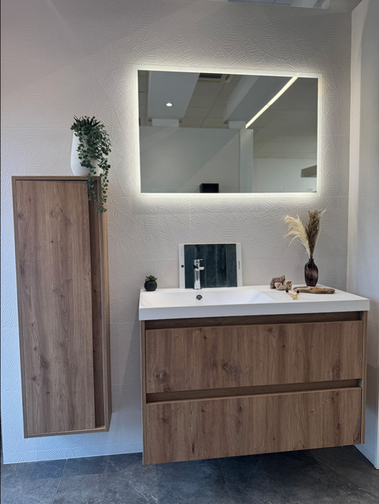 Ensemble de salle de bain avec une colonne et un miroir