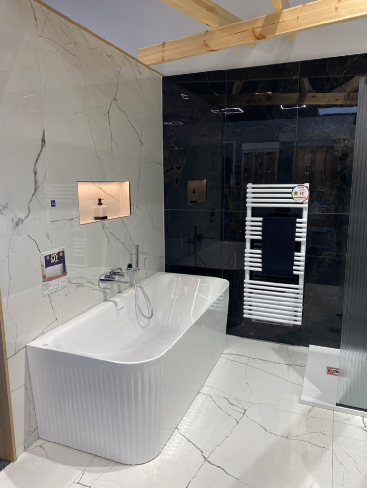 Baignoire et sèche serviette