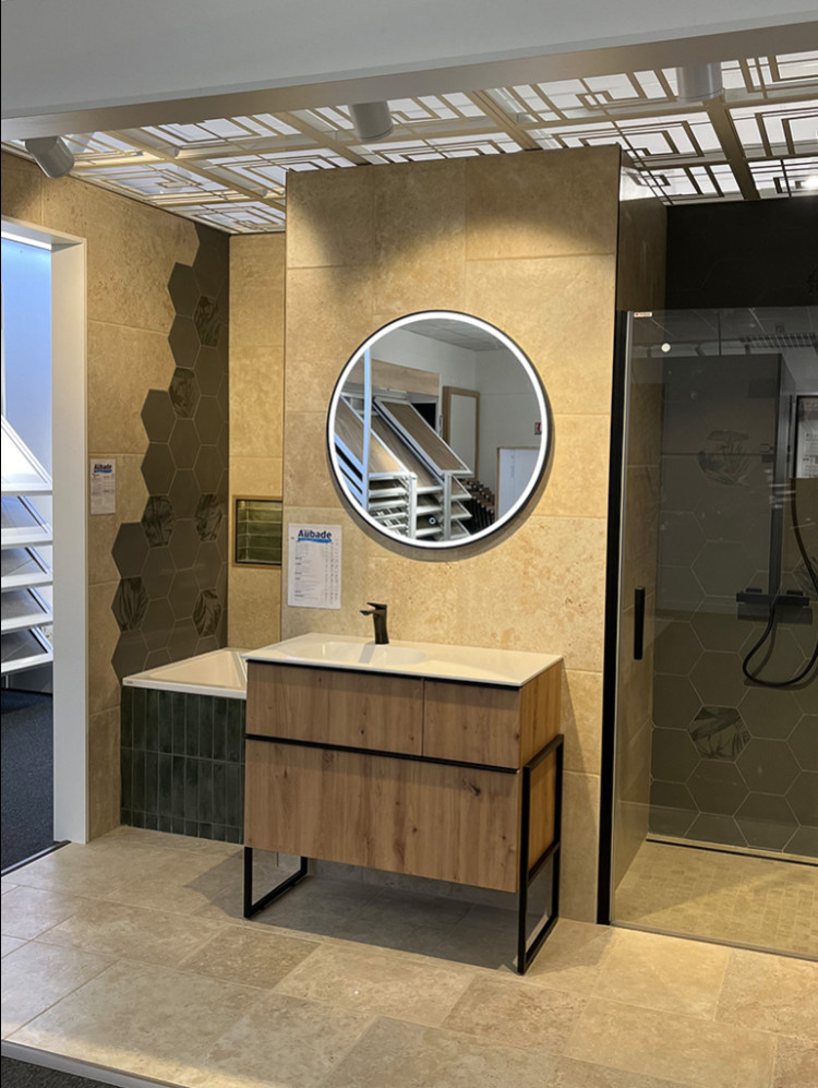 Meubles de salle de bains chêne sur pieds et miroir LED rond 