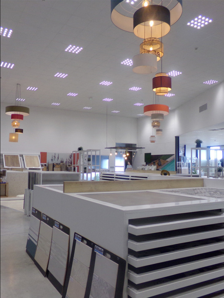 Magasin Comet à Saint Doulchard (18)